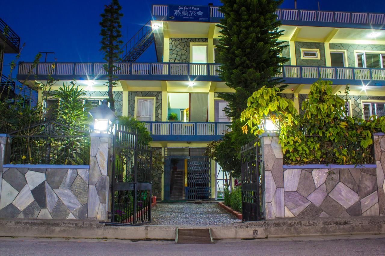 Giri Guest House Покхара Экстерьер фото